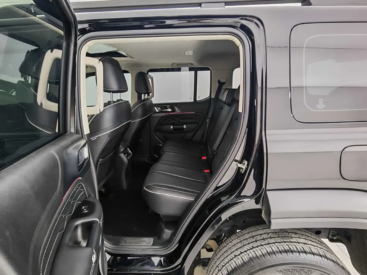 2023 Tank 300 2.0T 227HP L4 8AT,autocango,china used car exporter,china ev exporter,chinese used car exporter,chinese used ev exporter