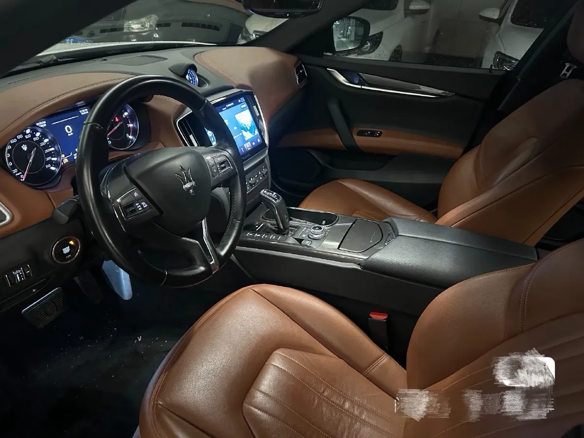 2021 Maserati Ghibli 2.0T 330HP L4 8AT,autocango,china used car exporter,china ev exporter,chinese used car exporter,chinese used ev exporter
