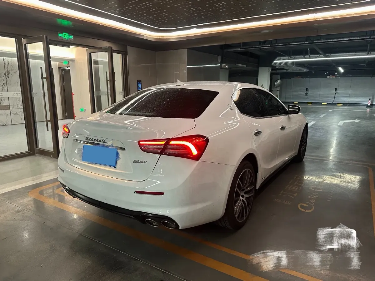 2021 Maserati Ghibli 2.0T 330HP L4 8AT,autocango,china used car exporter,china ev exporter,chinese used car exporter,chinese used ev exporter
