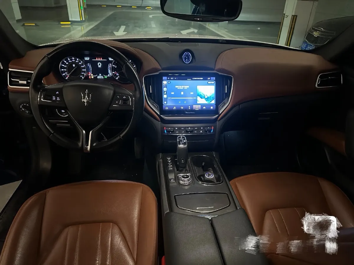2021 Maserati Ghibli 2.0T 330HP L4 8AT,autocango,china used car exporter,china ev exporter,chinese used car exporter,chinese used ev exporter