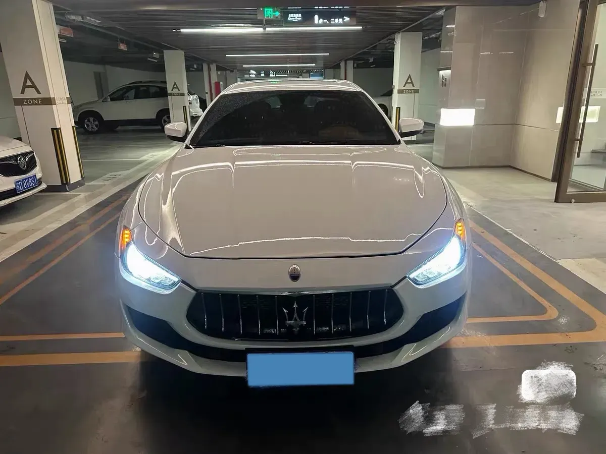 2021 Maserati Ghibli 2.0T 330HP L4 8AT,autocango,china used car exporter,china ev exporter,chinese used car exporter,chinese used ev exporter