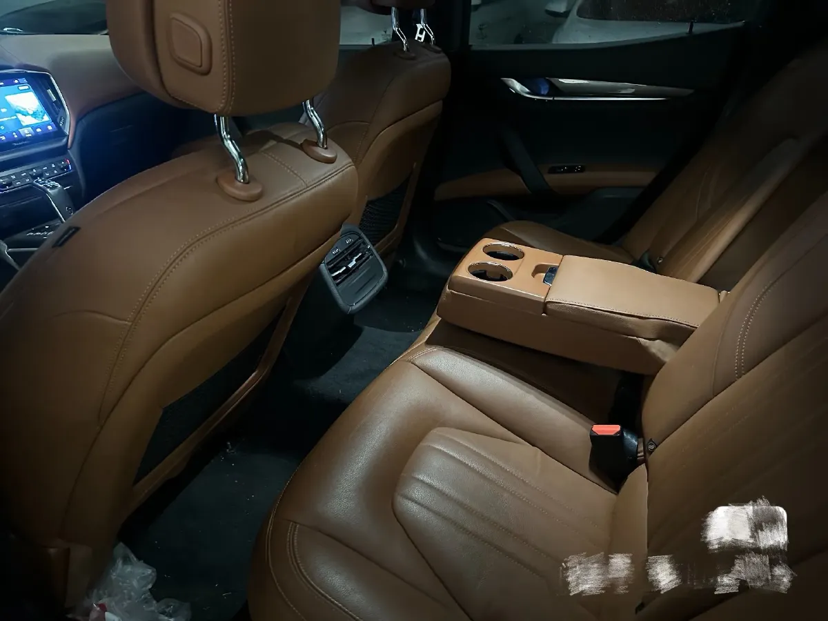 2021 Maserati Ghibli 2.0T 330HP L4 8AT,autocango,china used car exporter,china ev exporter,chinese used car exporter,chinese used ev exporter