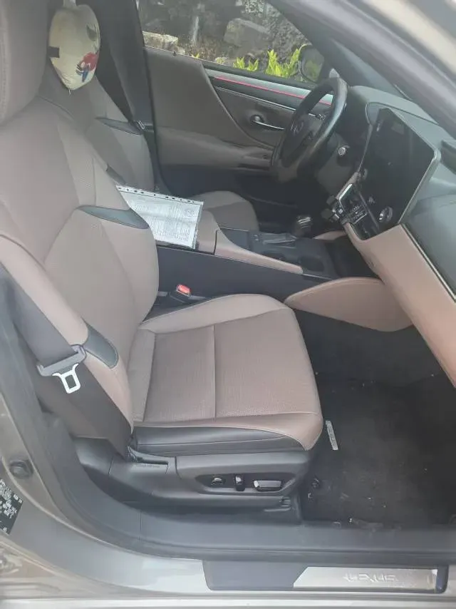 2025 Lexus ES 2.0L 173HP L4 CVT,autocango,china used car exporter,china ev exporter,chinese used car exporter,chinese used ev exporter