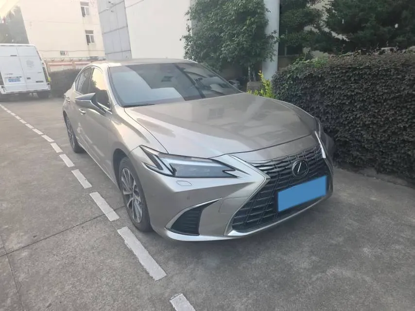 2025 Lexus ES 2.0L 173HP L4 CVT,autocango,china used car exporter,china ev exporter,chinese used car exporter,chinese used ev exporter