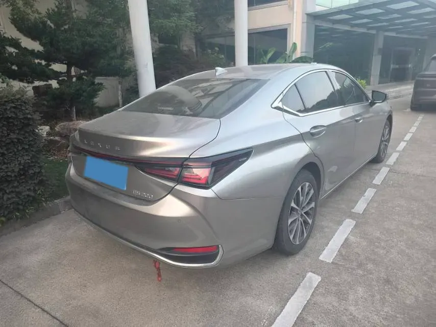 2025 Lexus ES 2.0L 173HP L4 CVT,autocango,china used car exporter,china ev exporter,chinese used car exporter,chinese used ev exporter