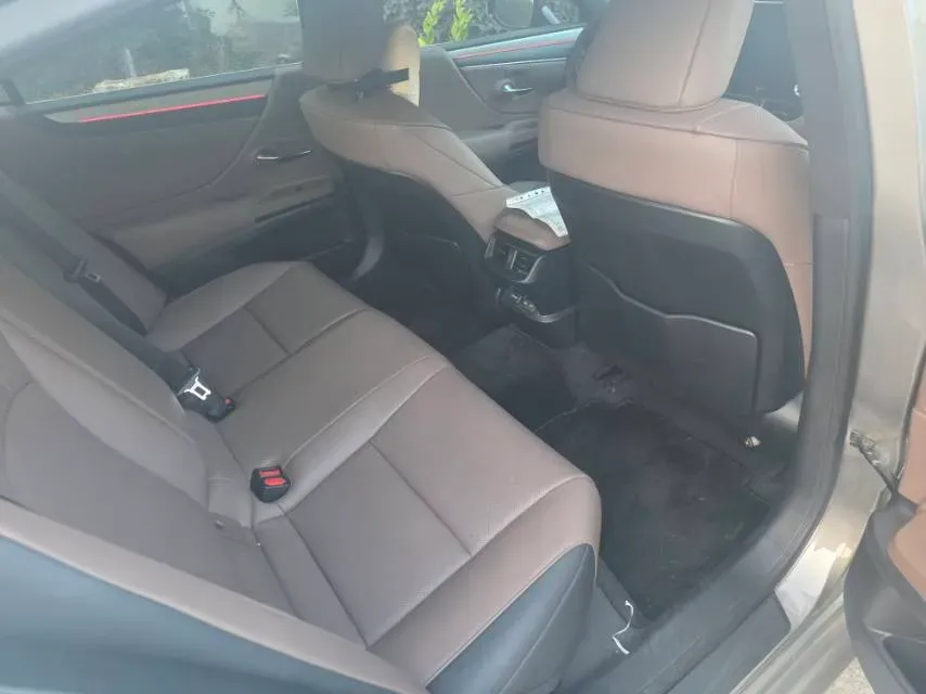 2025 Lexus ES 2.0L 173HP L4 CVT,autocango,china used car exporter,china ev exporter,chinese used car exporter,chinese used ev exporter