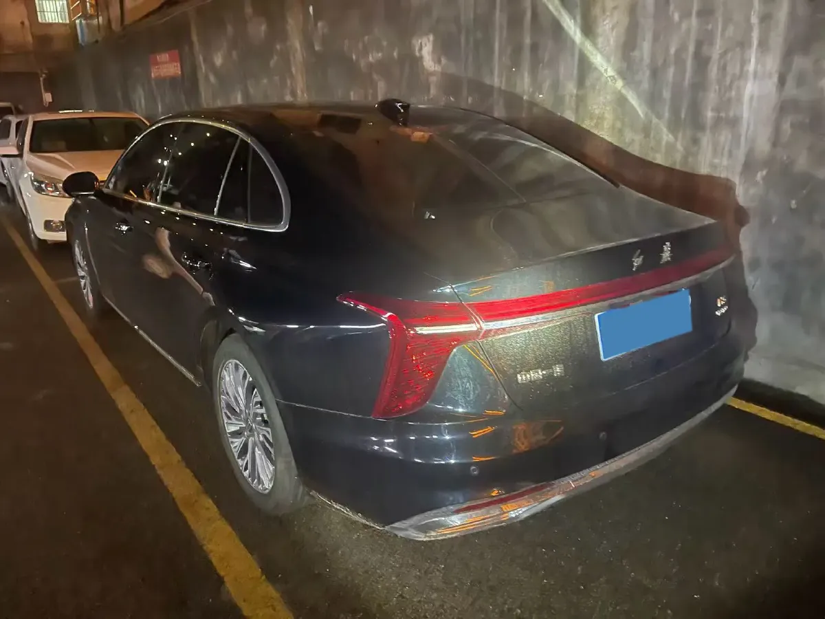 2023 HongQi H5 2.0T 224HP L4 8AT,autocango,china used car exporter,china ev exporter,chinese used car exporter,chinese used ev exporter