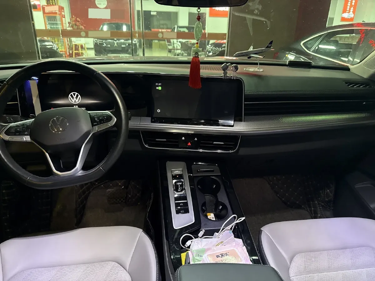 2023 Volkswagen Tavendor 2.0T 186HP L4 7DCT,autocango,china used car exporter,china ev exporter,chinese used car exporter,chinese used ev exporter