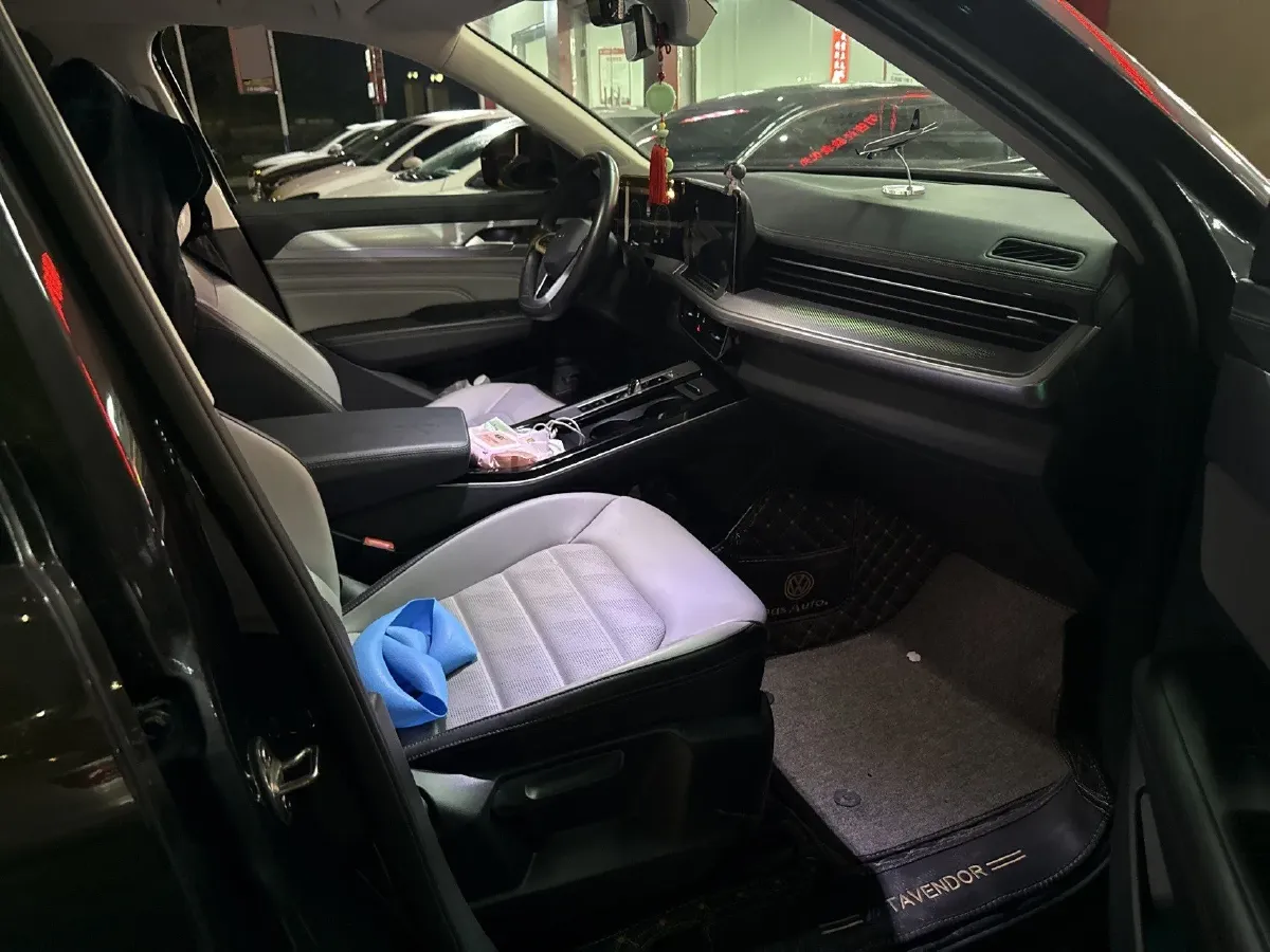 2023 Volkswagen Tavendor 2.0T 186HP L4 7DCT,autocango,china used car exporter,china ev exporter,chinese used car exporter,chinese used ev exporter