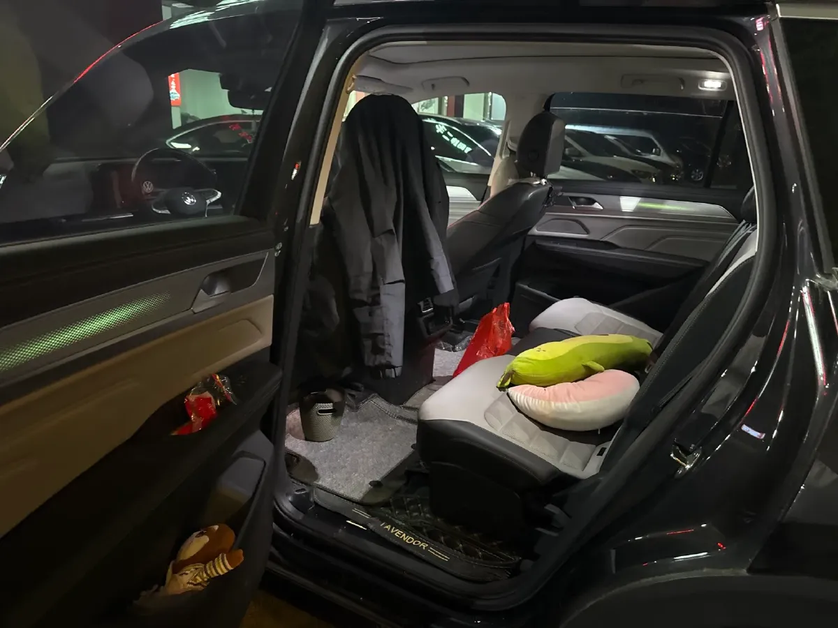 2023 Volkswagen Tavendor 2.0T 186HP L4 7DCT,autocango,china used car exporter,china ev exporter,chinese used car exporter,chinese used ev exporter