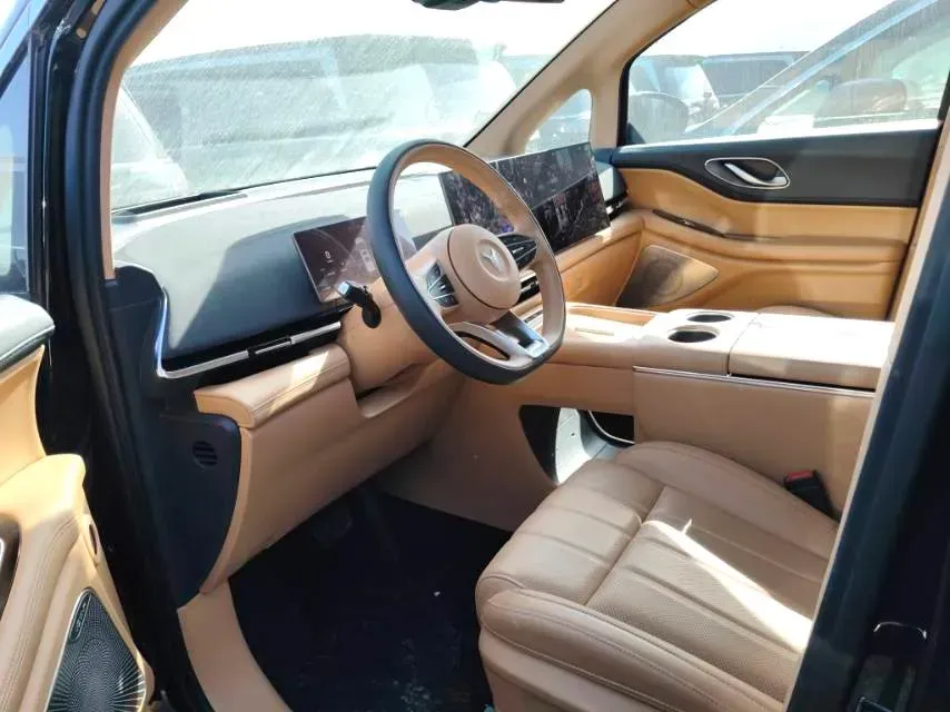 2025 Voyah Dream 1.5T 150HP L4 PHEV 41.7KWH,autocango,china used car exporter,china ev exporter,chinese used car exporter,chinese used ev exporter