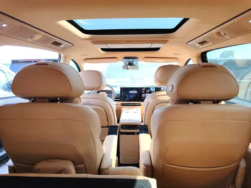 2025 Voyah Dream 1.5T 150HP L4 PHEV 41.7KWH,autocango,china used car exporter,china ev exporter,chinese used car exporter,chinese used ev exporter