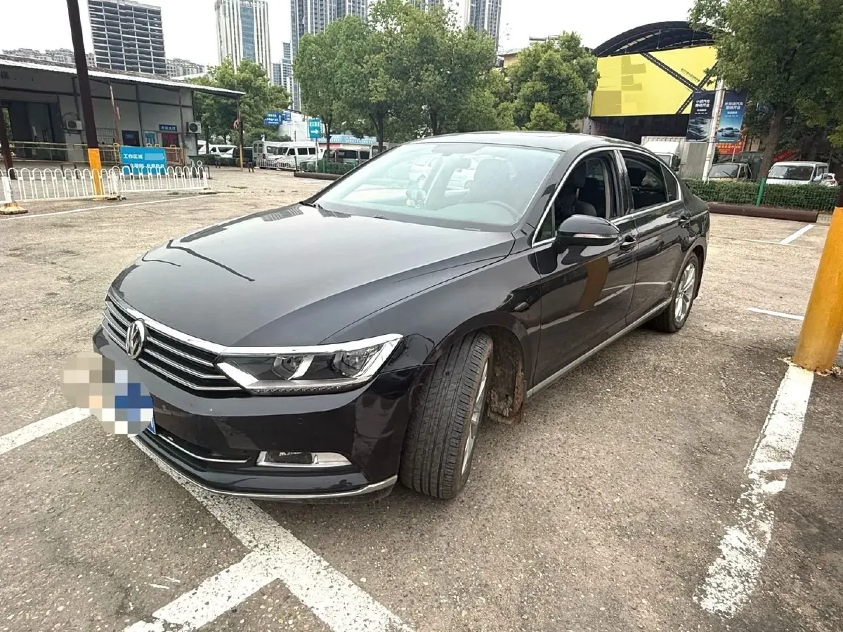 2018 Volkswagen Magotan 2.0T 220HP L4 7DCT,autocango,china used car exporter,china ev exporter,chinese used car exporter,chinese used ev exporter