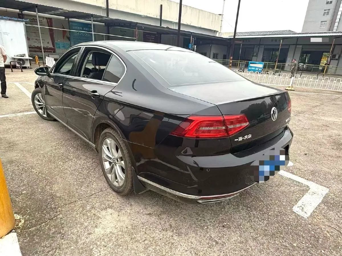 2018 Volkswagen Magotan 2.0T 220HP L4 7DCT,autocango,china used car exporter,china ev exporter,chinese used car exporter,chinese used ev exporter