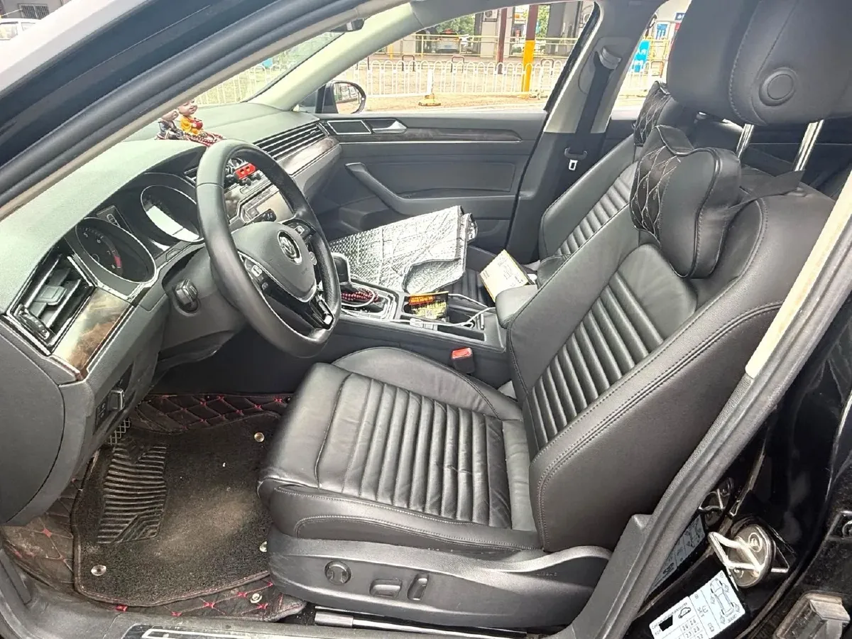2018 Volkswagen Magotan 2.0T 220HP L4 7DCT,autocango,china used car exporter,china ev exporter,chinese used car exporter,chinese used ev exporter