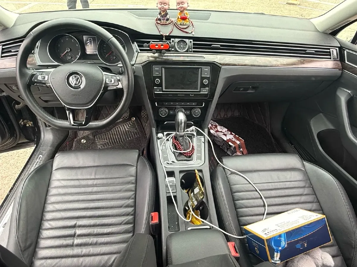2018 Volkswagen Magotan 2.0T 220HP L4 7DCT,autocango,china used car exporter,china ev exporter,chinese used car exporter,chinese used ev exporter