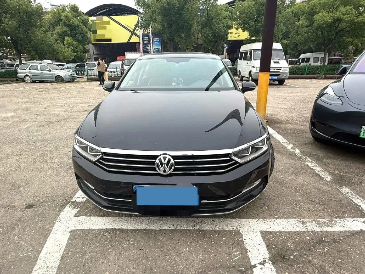 2018 Volkswagen Magotan 2.0T 220HP L4 7DCT,autocango,china used car exporter,china ev exporter,chinese used car exporter,chinese used ev exporter