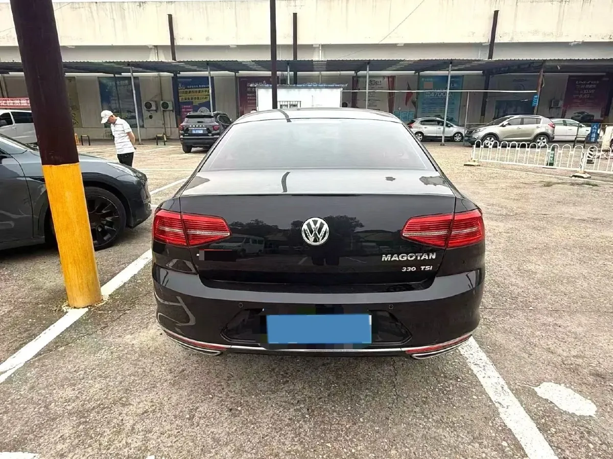 2018 Volkswagen Magotan 2.0T 220HP L4 7DCT,autocango,china used car exporter,china ev exporter,chinese used car exporter,chinese used ev exporter
