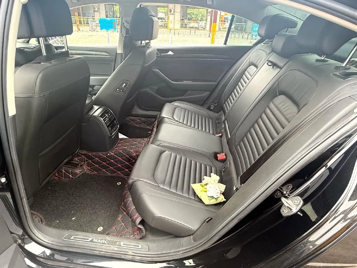 2018 Volkswagen Magotan 2.0T 220HP L4 7DCT,autocango,china used car exporter,china ev exporter,chinese used car exporter,chinese used ev exporter