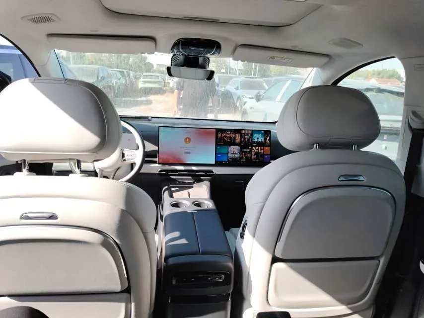 2025 Voyah Dream 1.5T 150HP L4 PHEV 41.7KWH,autocango,china used car exporter,china ev exporter,chinese used car exporter,chinese used ev exporter