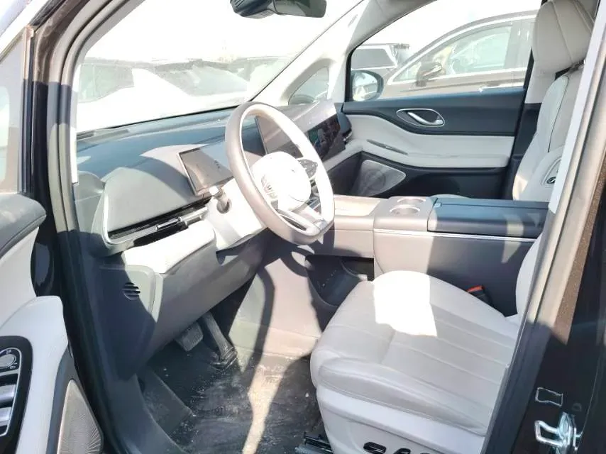 2025 Voyah Dream 1.5T 150HP L4 PHEV 41.7KWH,autocango,china used car exporter,china ev exporter,chinese used car exporter,chinese used ev exporter