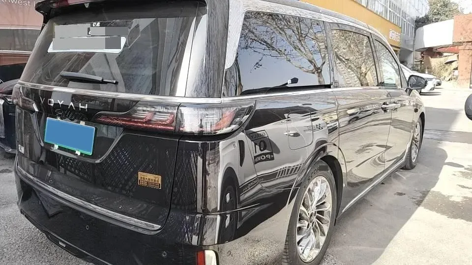 2025 Voyah Dream 1.5T 150HP L4 PHEV 41.7KWH,autocango,china used car exporter,china ev exporter,chinese used car exporter,chinese used ev exporter