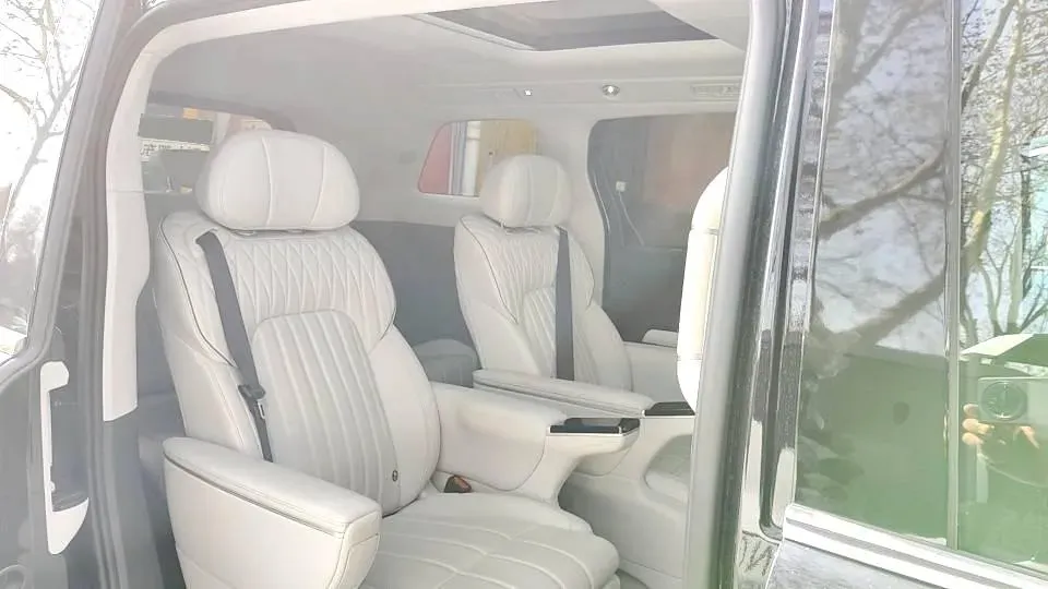 2025 Voyah Dream 1.5T 150HP L4 PHEV 41.7KWH,autocango,china used car exporter,china ev exporter,chinese used car exporter,chinese used ev exporter