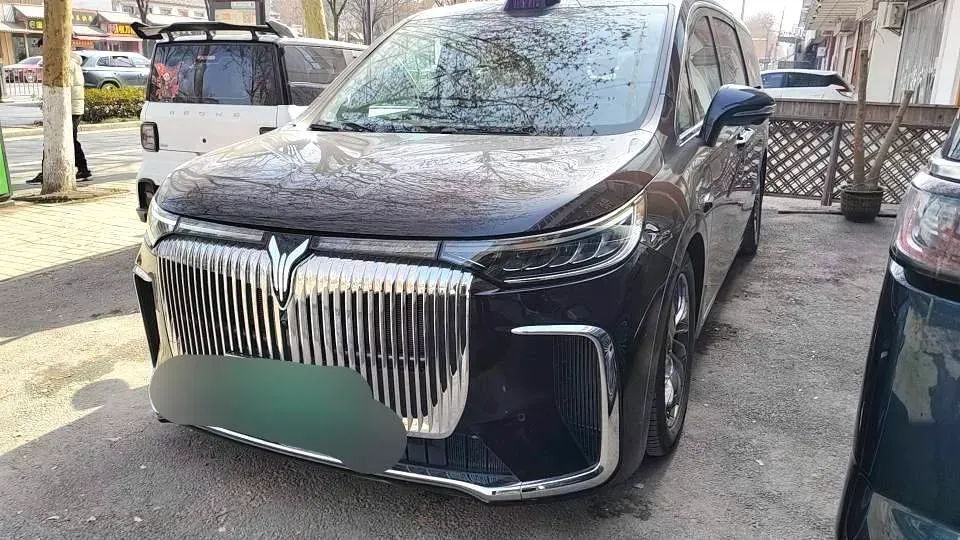 2025 Voyah Dream 1.5T 150HP L4 PHEV 41.7KWH,autocango,china used car exporter,china ev exporter,chinese used car exporter,chinese used ev exporter