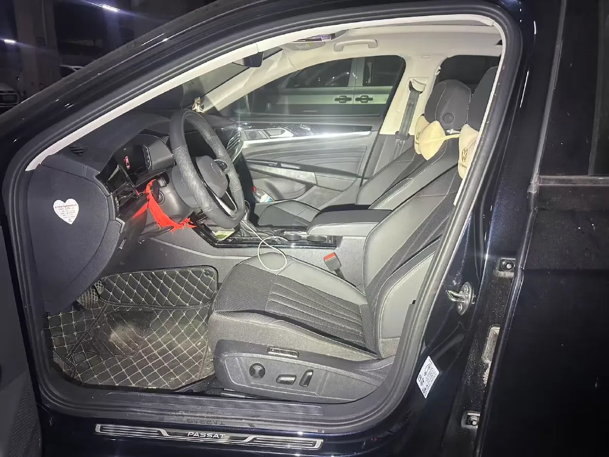2024 Volkswagen Passat 2.0T 220HP L4 7DCT,autocango,china used car exporter,china ev exporter,chinese used car exporter,chinese used ev exporter