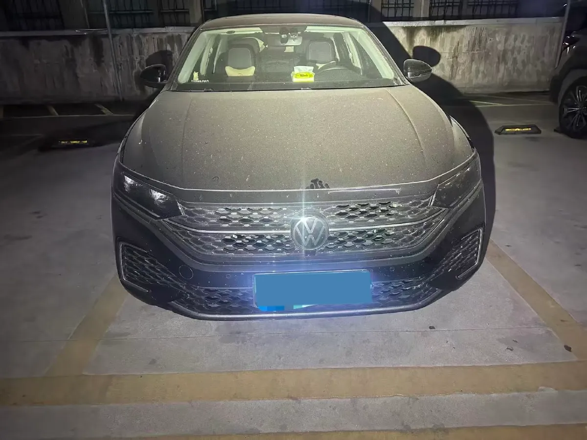 2024 Volkswagen Passat 2.0T 220HP L4 7DCT,autocango,china used car exporter,china ev exporter,chinese used car exporter,chinese used ev exporter