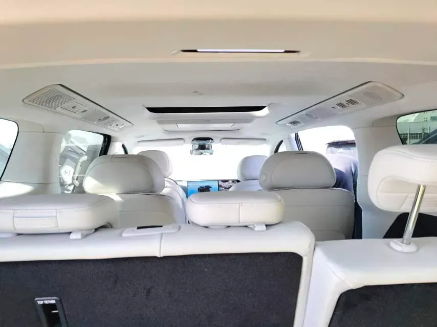 2025 Voyah Dream 1.5T 150HP L4 PHEV 41.7KWH,autocango,china used car exporter,china ev exporter,chinese used car exporter,chinese used ev exporter