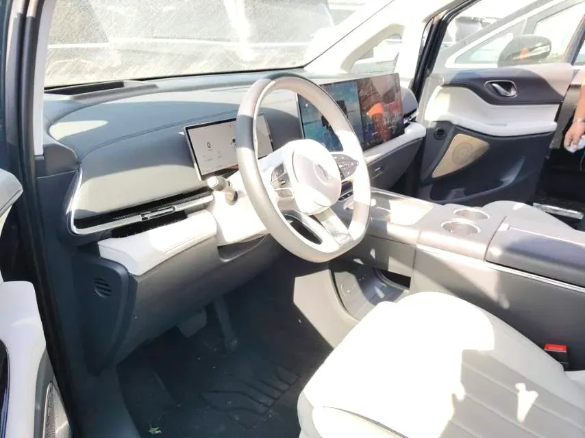2025 Voyah Dream 1.5T 150HP L4 PHEV 41.7KWH,autocango,china used car exporter,china ev exporter,chinese used car exporter,chinese used ev exporter