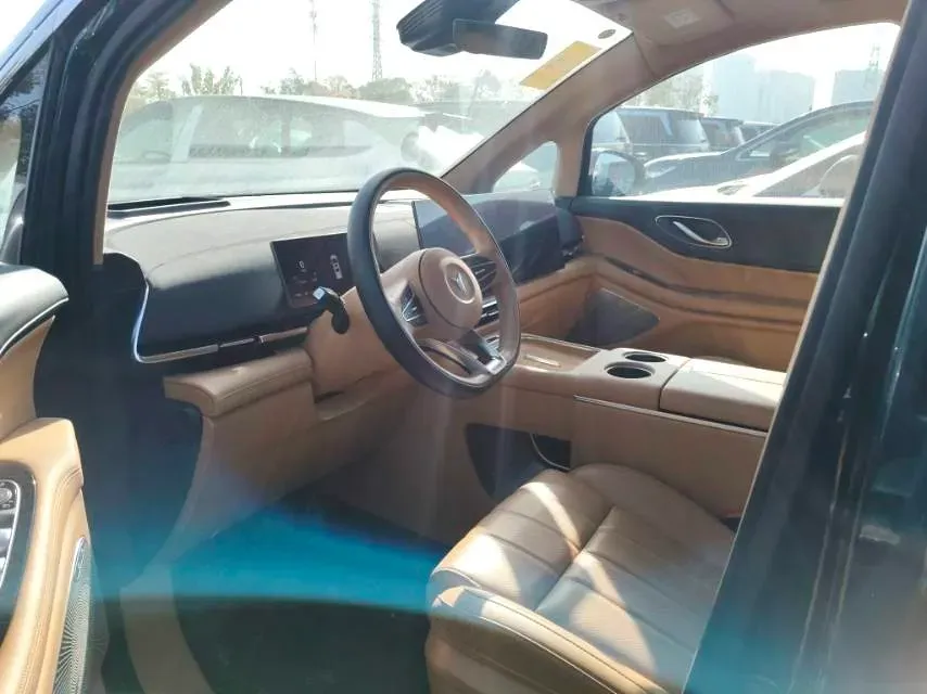 2025 Voyah Dream 1.5T 150HP L4 PHEV 41.7KWH,autocango,china used car exporter,china ev exporter,chinese used car exporter,chinese used ev exporter
