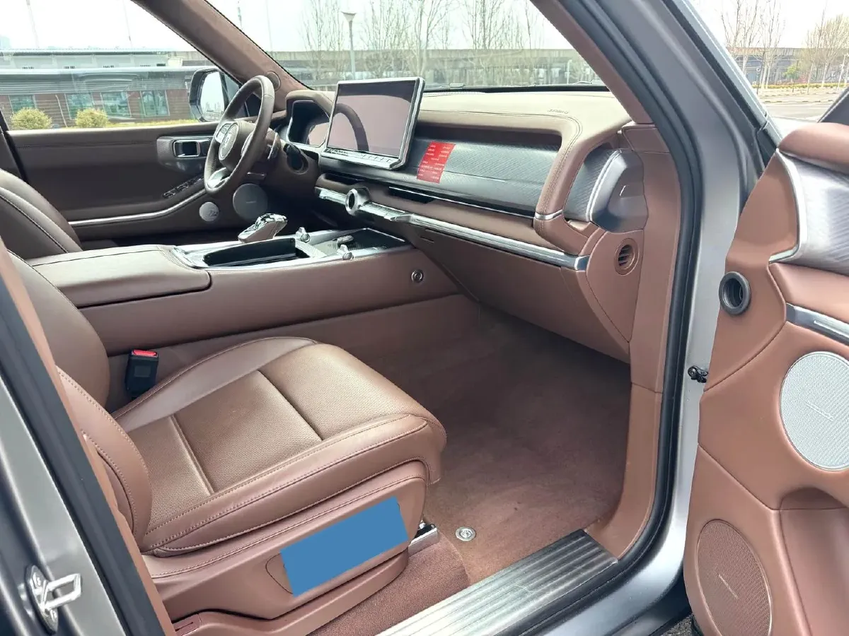 2024 Tank 700 3.0T 360HP V6 9AT PHEV 37.1KWH,autocango,china used car exporter,china ev exporter,chinese used car exporter,chinese used ev exporter