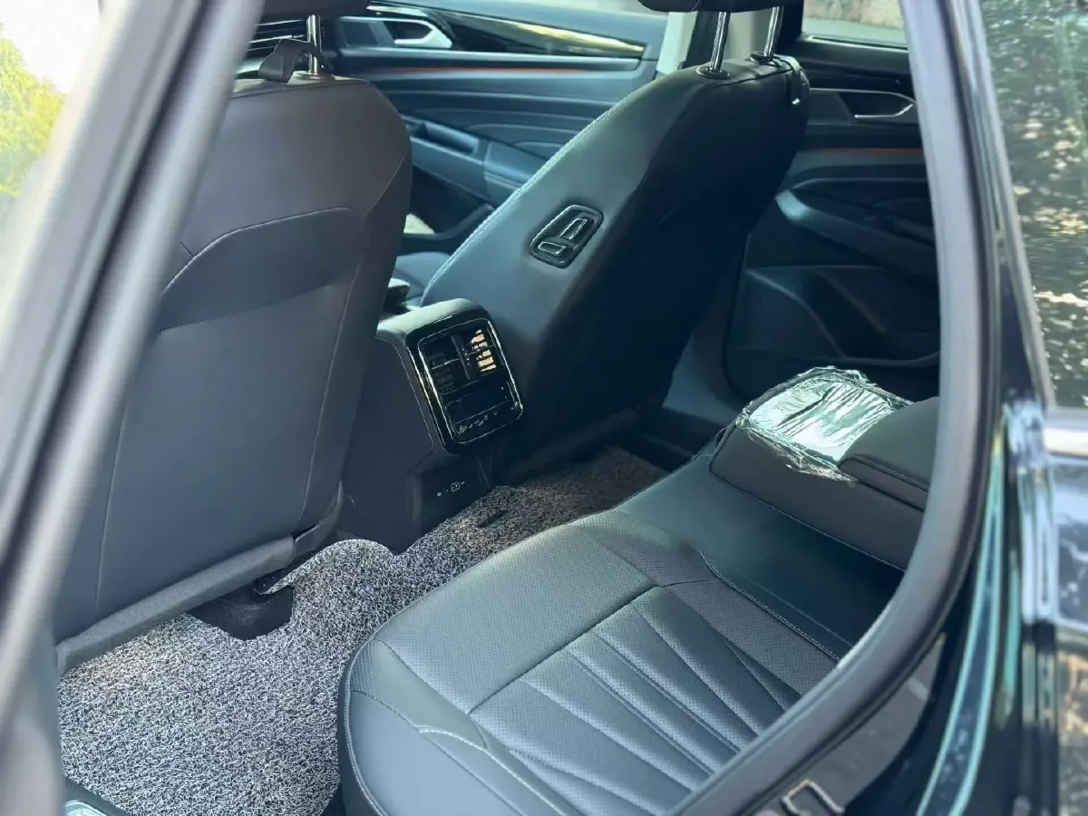 2025 Volkswagen Passat 2.0T 220HP L4 7DCT,autocango,china used car exporter,china ev exporter,chinese used car exporter,chinese used ev exporter