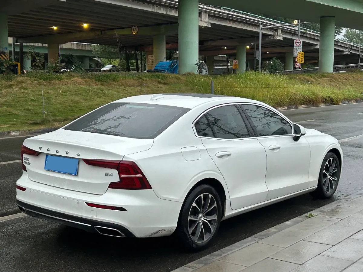 2022 Volvo S60 2.0T 197HP L4 8AT,autocango,china used car exporter,china ev exporter,chinese used car exporter,chinese used ev exporter