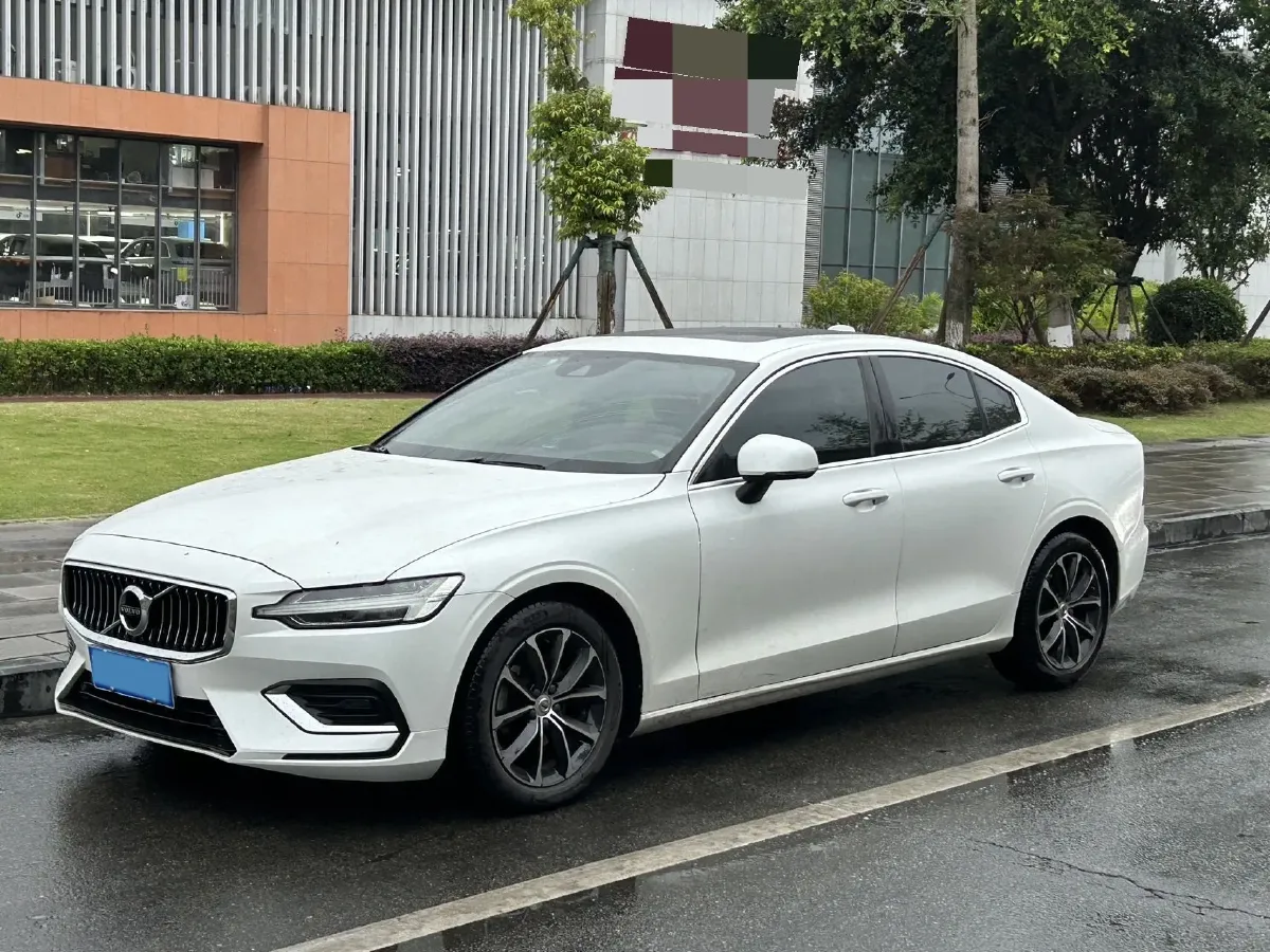 2022 Volvo S60 2.0T 197HP L4 8AT,autocango,china used car exporter,china ev exporter,chinese used car exporter,chinese used ev exporter