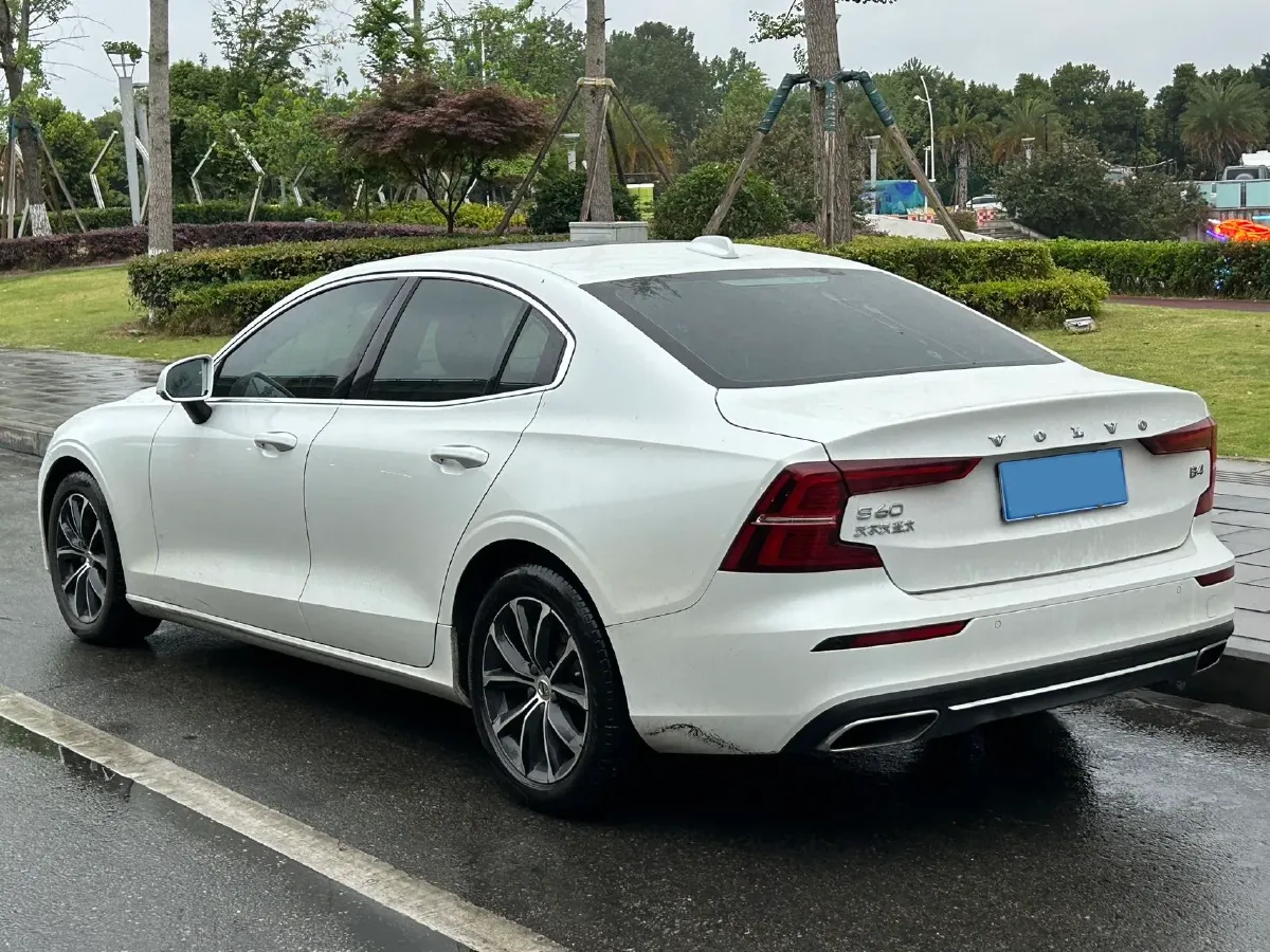 2022 Volvo S60 2.0T 197HP L4 8AT,autocango,china used car exporter,china ev exporter,chinese used car exporter,chinese used ev exporter