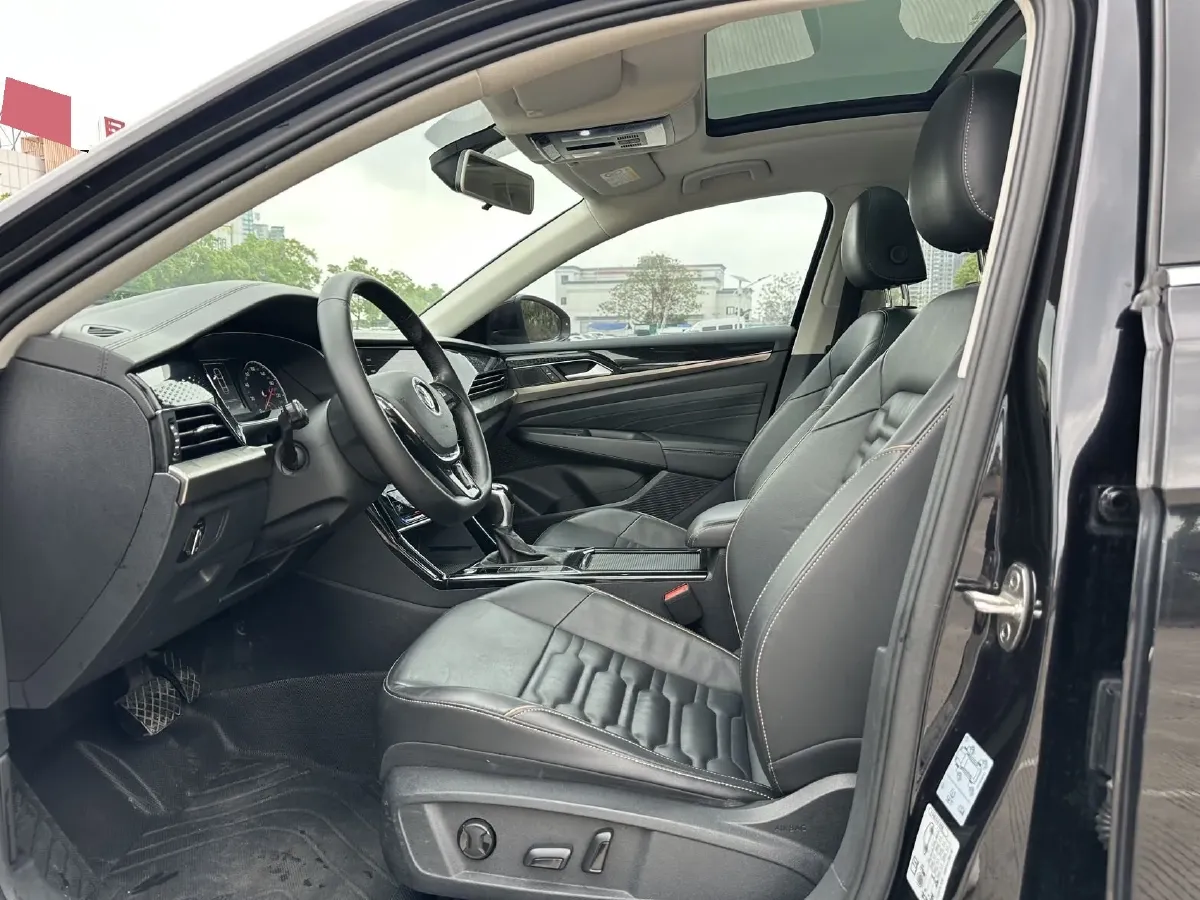 2020 Volkswagen Passat 2.0T 186HP L4 7DCT,autocango,china used car exporter,china ev exporter,chinese used car exporter,chinese used ev exporter