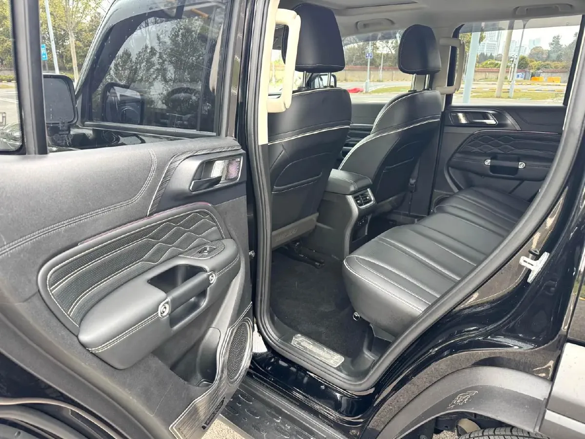 2021 Tank 300 2.0T 227HP L4 8AT,autocango,china used car exporter,china ev exporter,chinese used car exporter,chinese used ev exporter