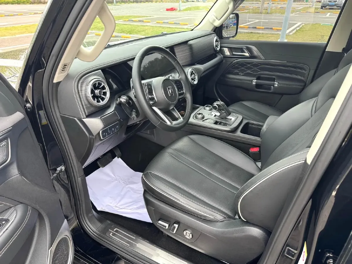 2021 Tank 300 2.0T 227HP L4 8AT,autocango,china used car exporter,china ev exporter,chinese used car exporter,chinese used ev exporter