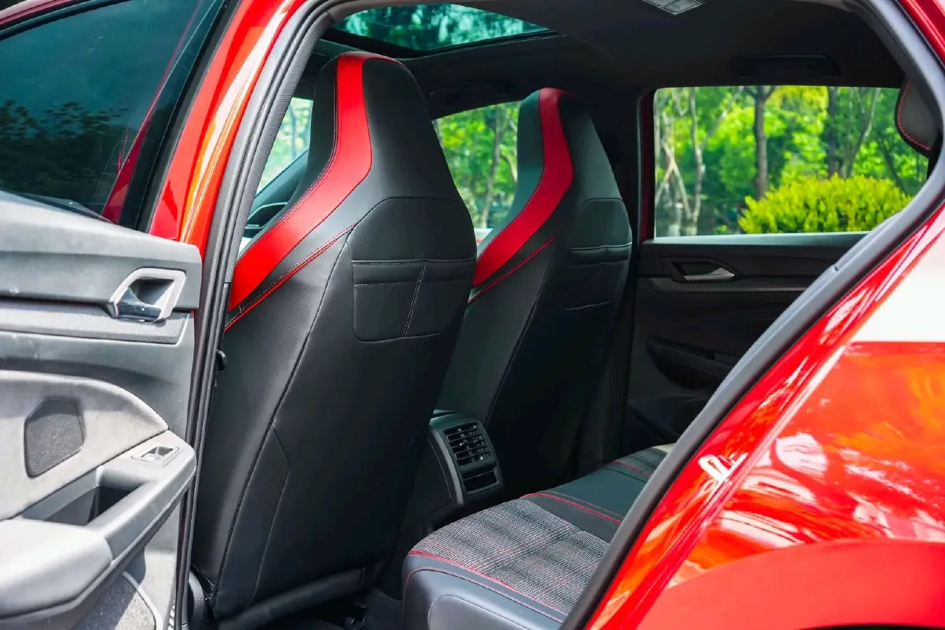 2025 Volkswagen GolfGTI 2.0T 220HP L4 7DCT,autocango,china used car exporter,china ev exporter,chinese used car exporter,chinese used ev exporter