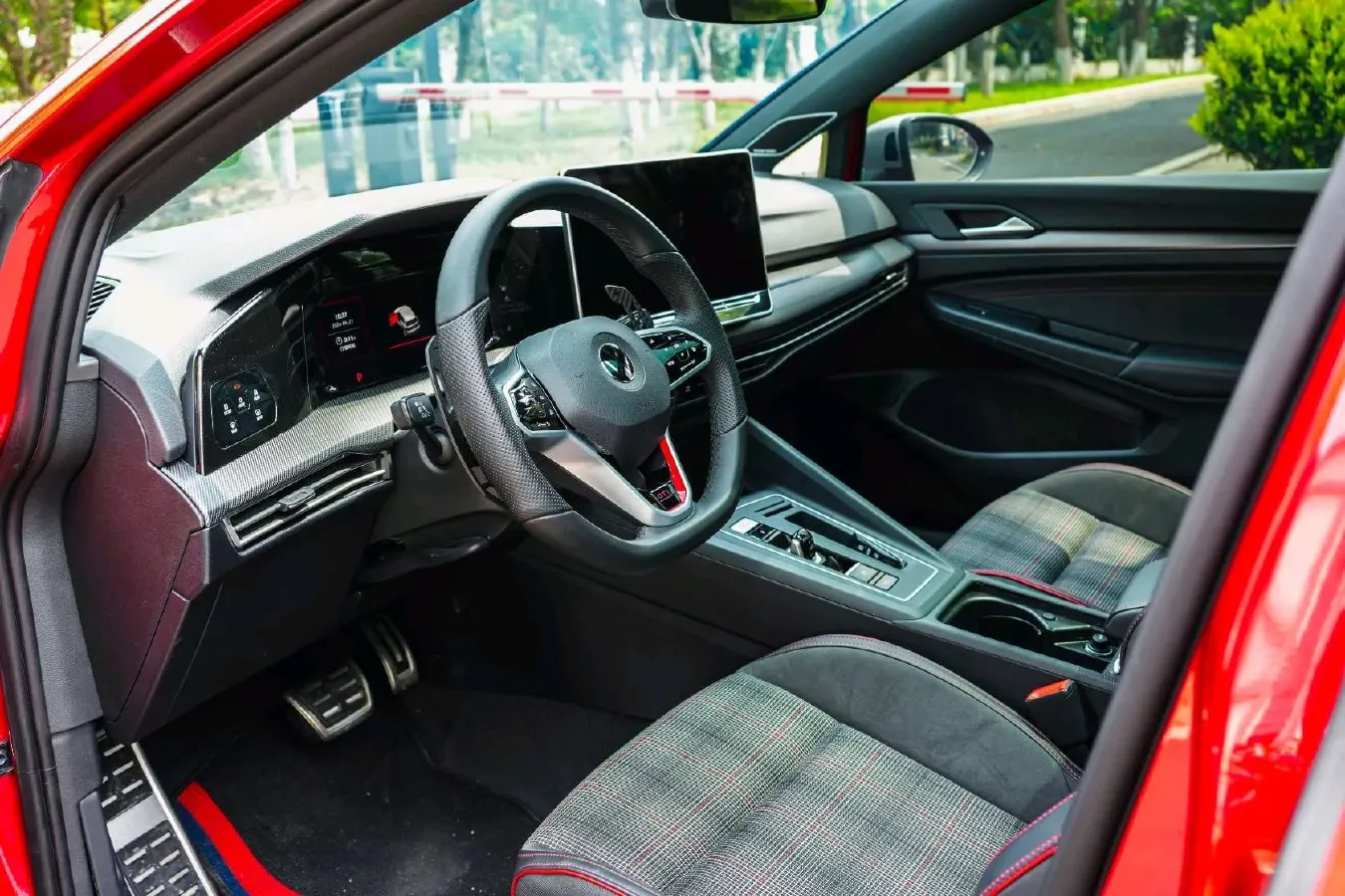 2025 Volkswagen GolfGTI 2.0T 220HP L4 7DCT,autocango,china used car exporter,china ev exporter,chinese used car exporter,chinese used ev exporter