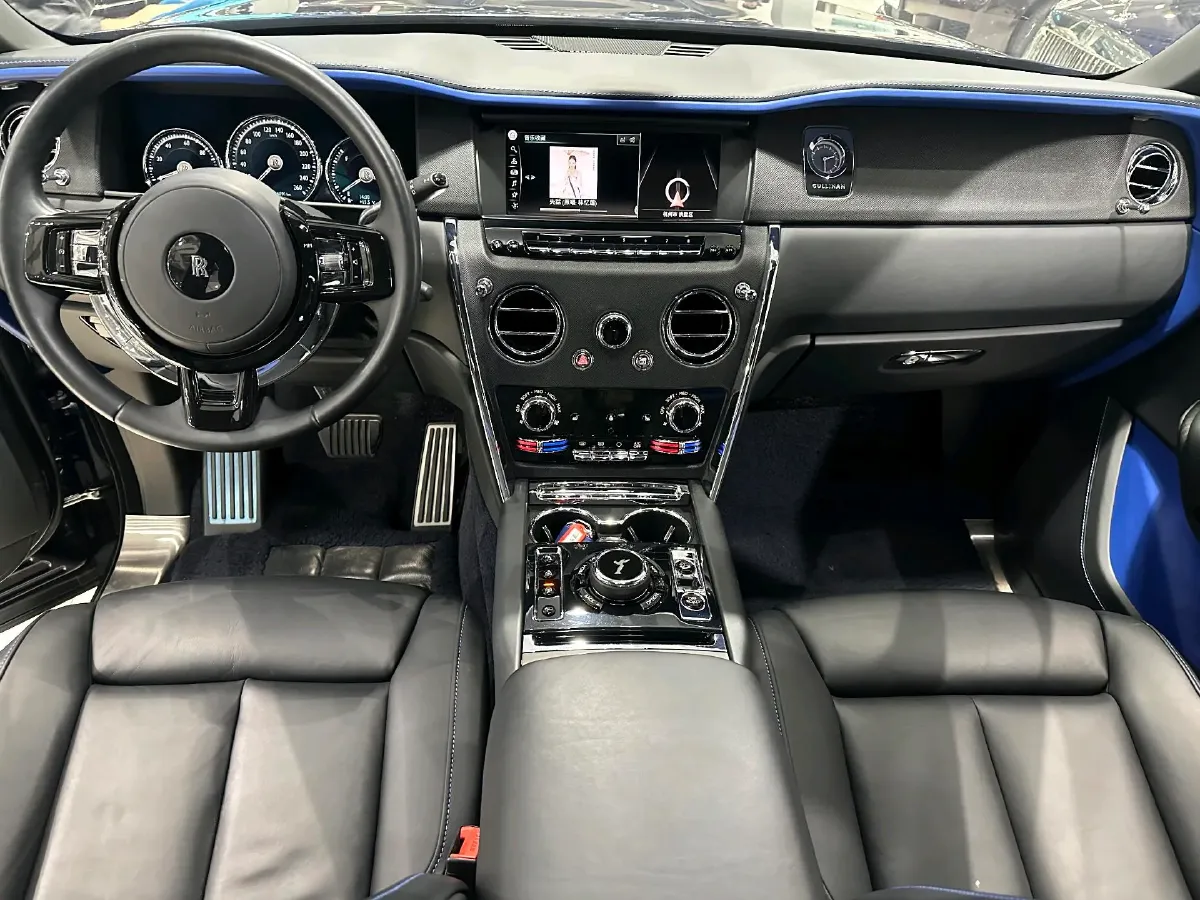 2018 Rolls-Royce Cullinan 6.7T 571HP V12 8AT,autocango,china used car exporter,china ev exporter,chinese used car exporter,chinese used ev exporter