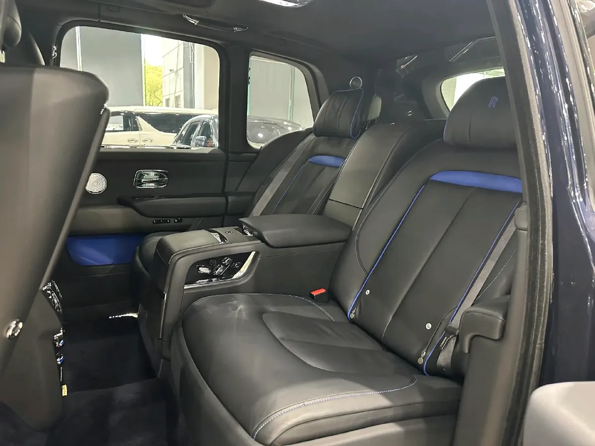 2018 Rolls-Royce Cullinan 6.7T 571HP V12 8AT,autocango,china used car exporter,china ev exporter,chinese used car exporter,chinese used ev exporter