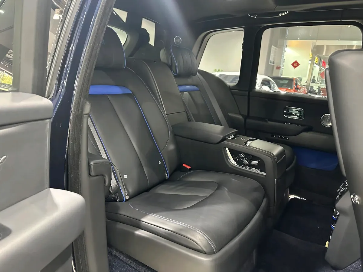 2018 Rolls-Royce Cullinan 6.7T 571HP V12 8AT,autocango,china used car exporter,china ev exporter,chinese used car exporter,chinese used ev exporter