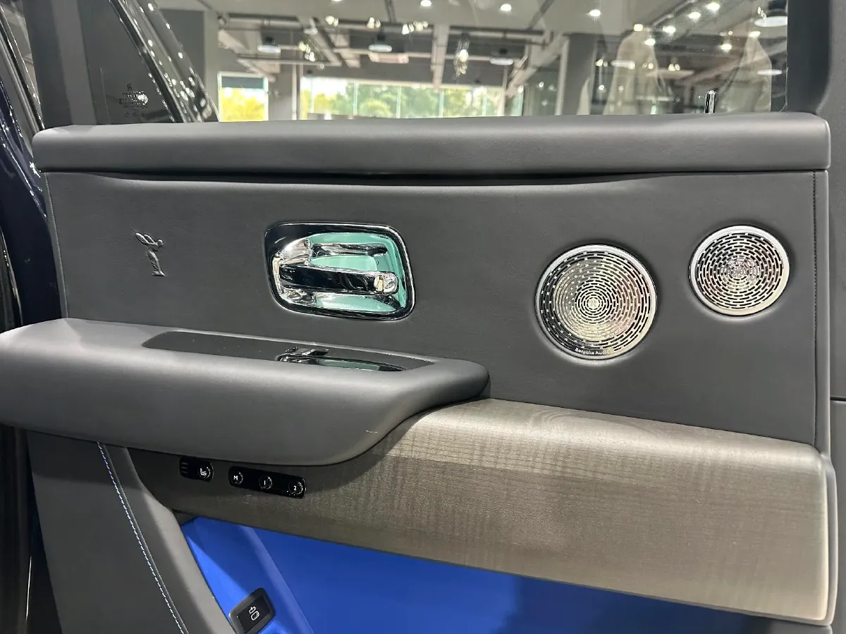 2018 Rolls-Royce Cullinan 6.7T 571HP V12 8AT,autocango,china used car exporter,china ev exporter,chinese used car exporter,chinese used ev exporter