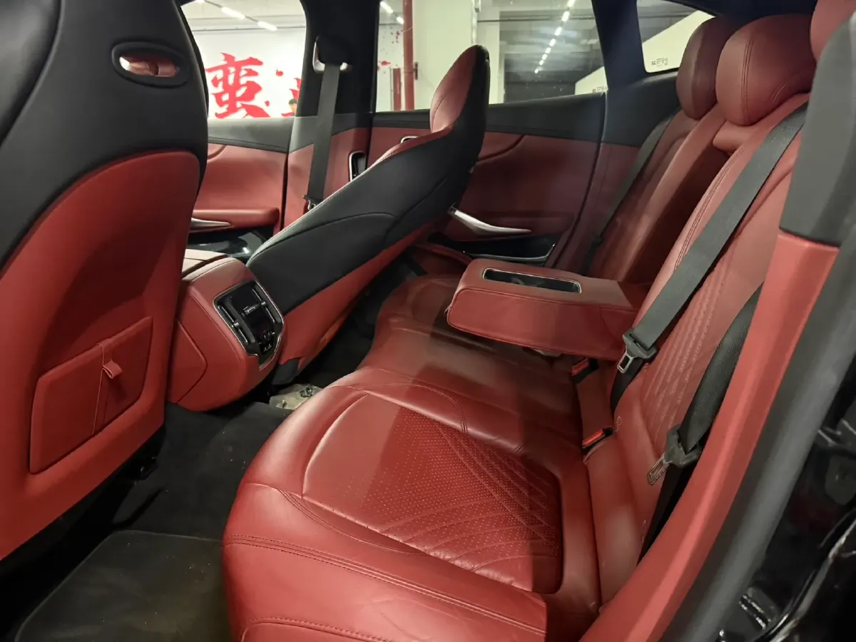 2022 Aston Martin DBX 3.0T 435HP L6 9AT,autocango,china used car exporter,china ev exporter,chinese used car exporter,chinese used ev exporter