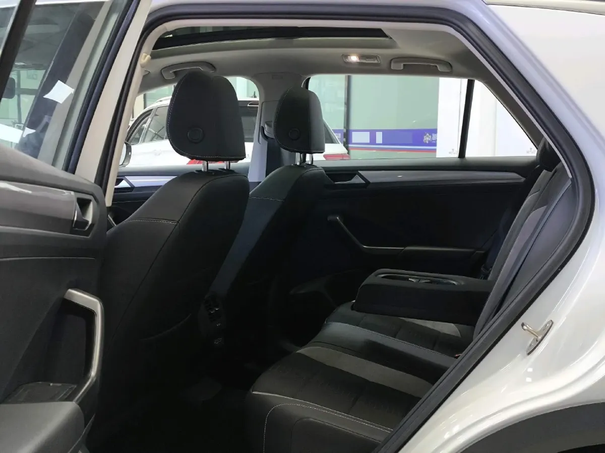 2022 Volkswagen T-Roc 1.4T 150HP L4 7DCT,autocango,china used car exporter,china ev exporter,chinese used car exporter,chinese used ev exporter