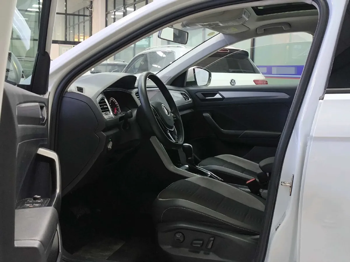2022 Volkswagen T-Roc 1.4T 150HP L4 7DCT,autocango,china used car exporter,china ev exporter,chinese used car exporter,chinese used ev exporter
